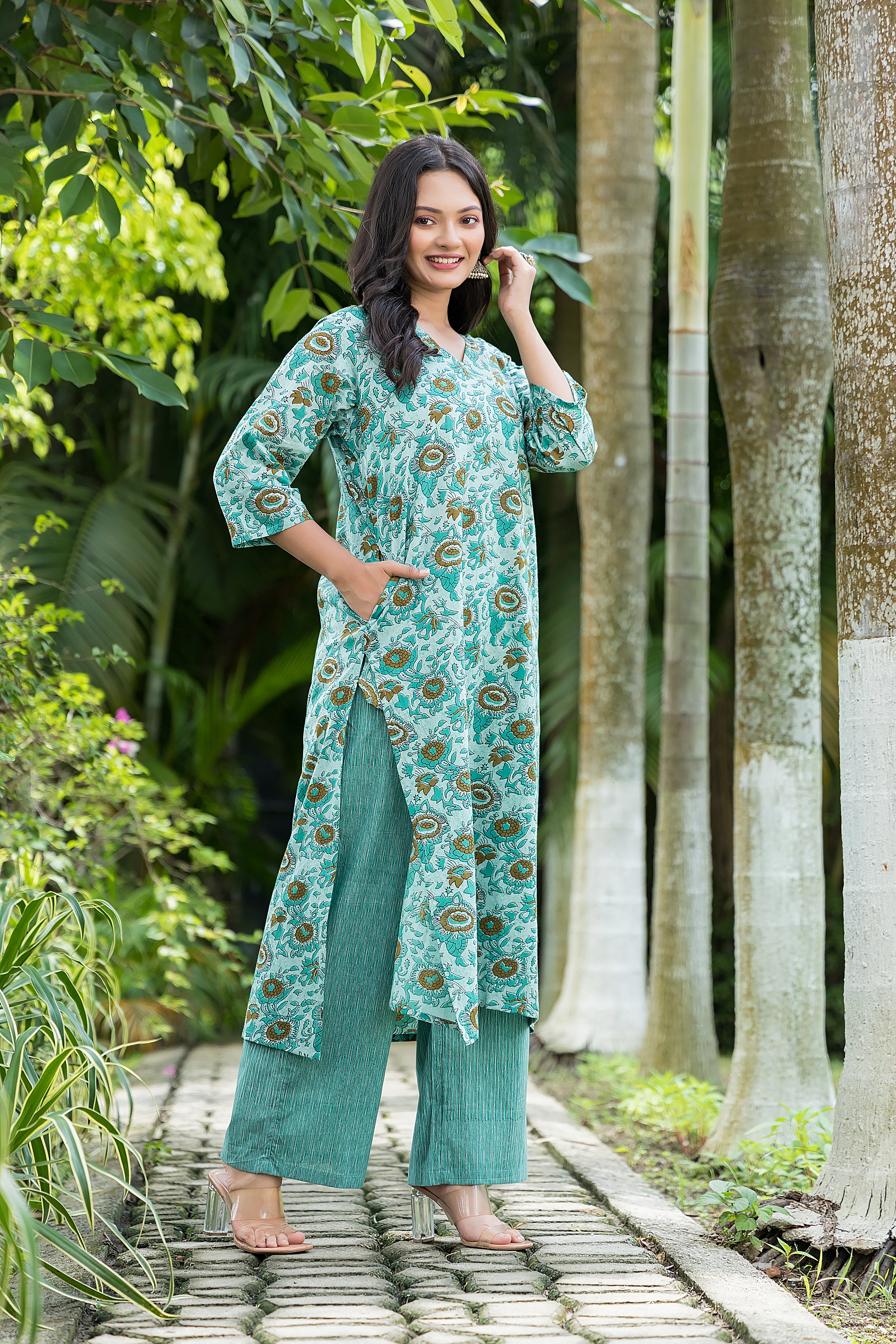Women's Green Long Kurta With Pant Set
