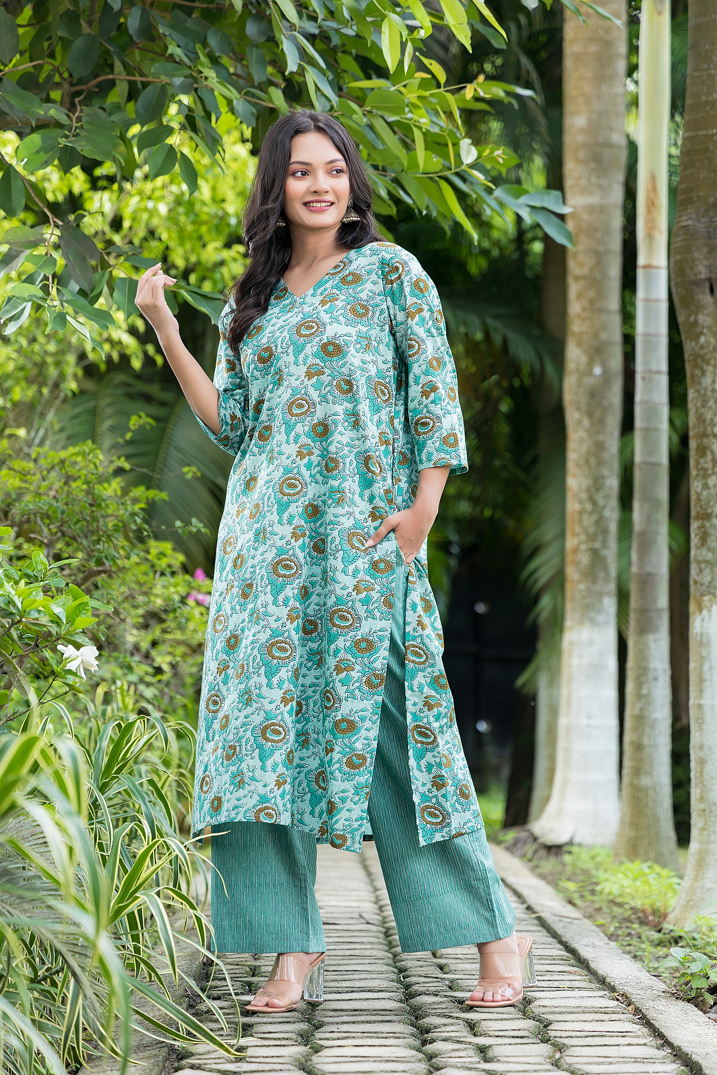 Women's Green Long Kurta With Pant Set