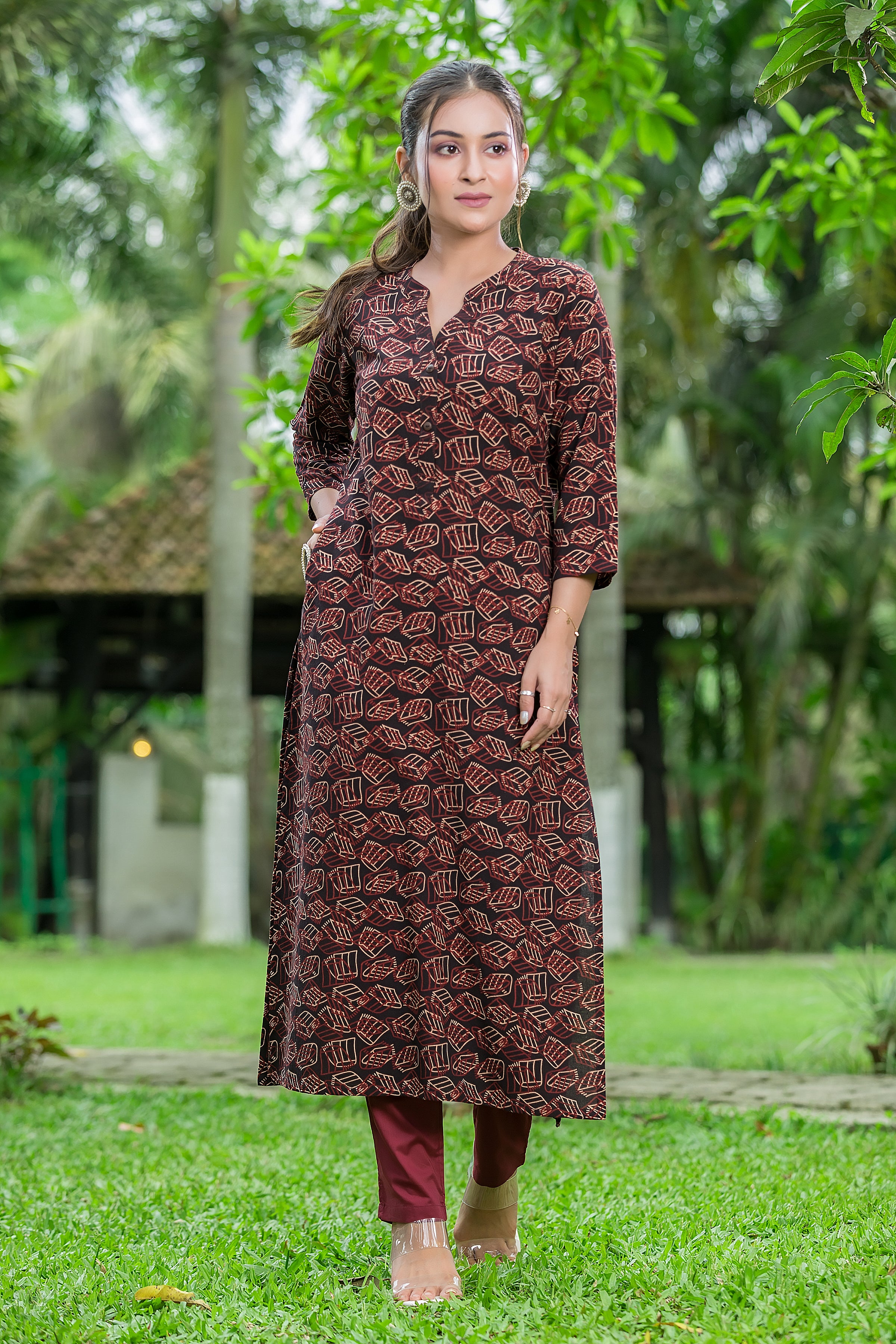 Women's Cotton Maroon Mandarin Collar Kurta