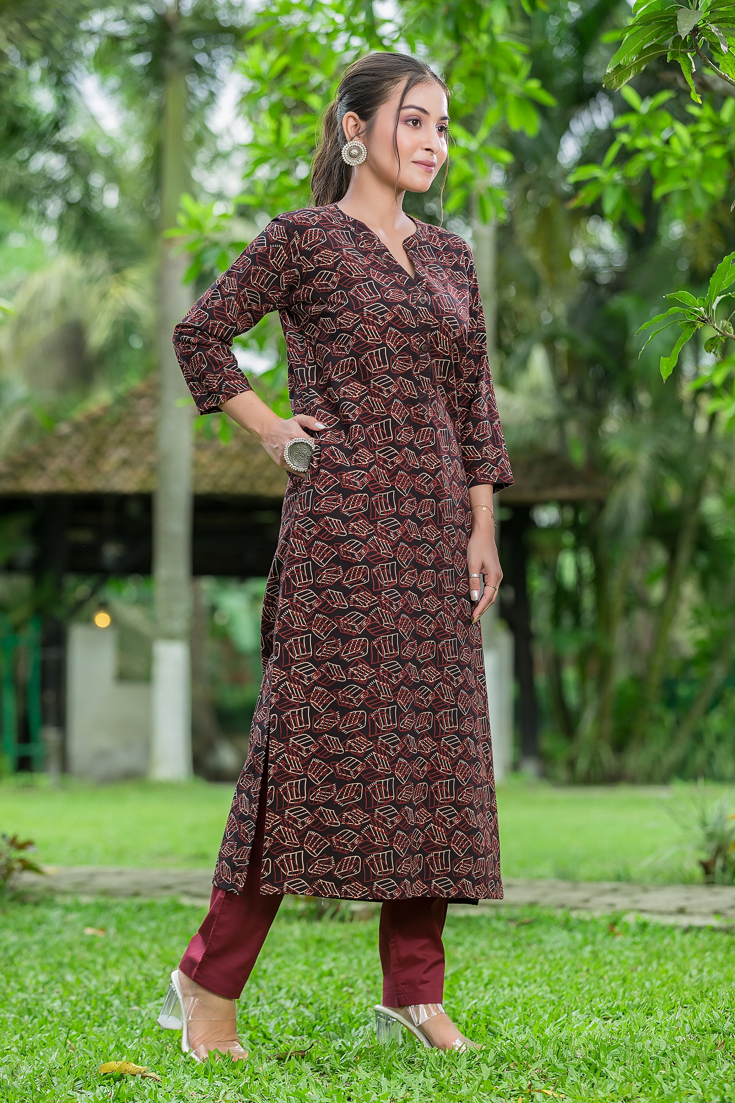 Women's Cotton Maroon Mandarin Collar Kurta