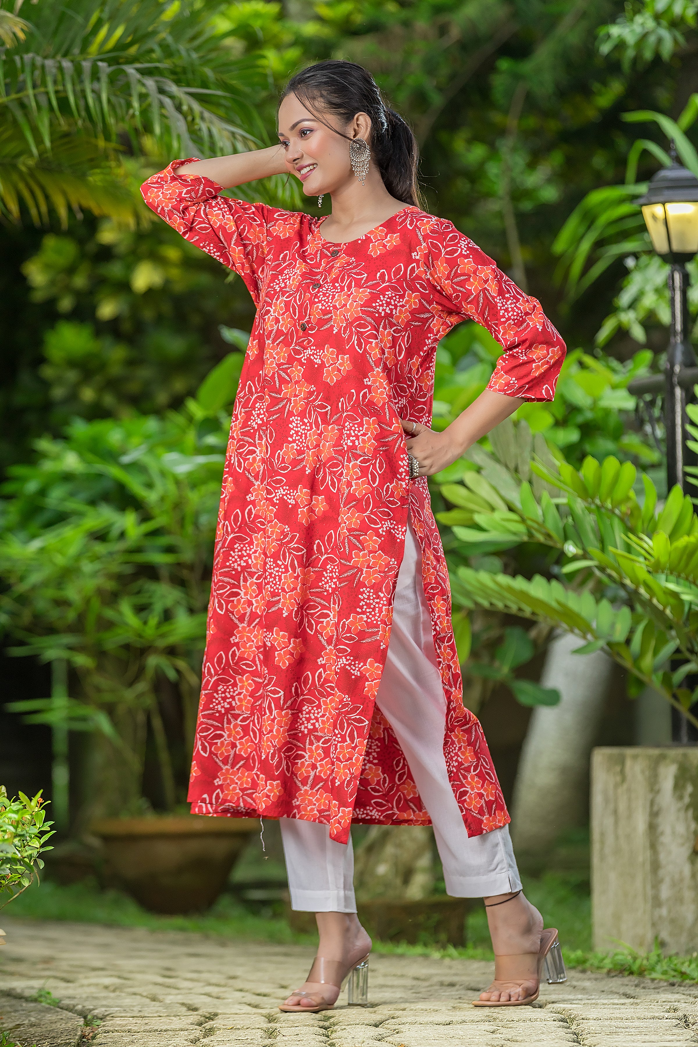 Women's Red Cotton Round Neck Kurta