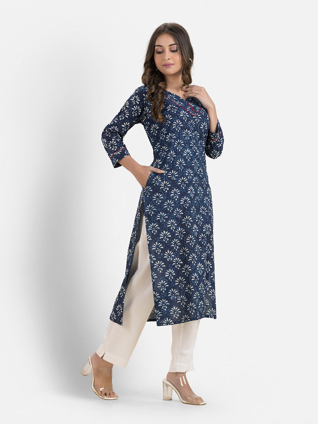 Women's Cotton Floral Motif Sweet Heart Neck Kurta