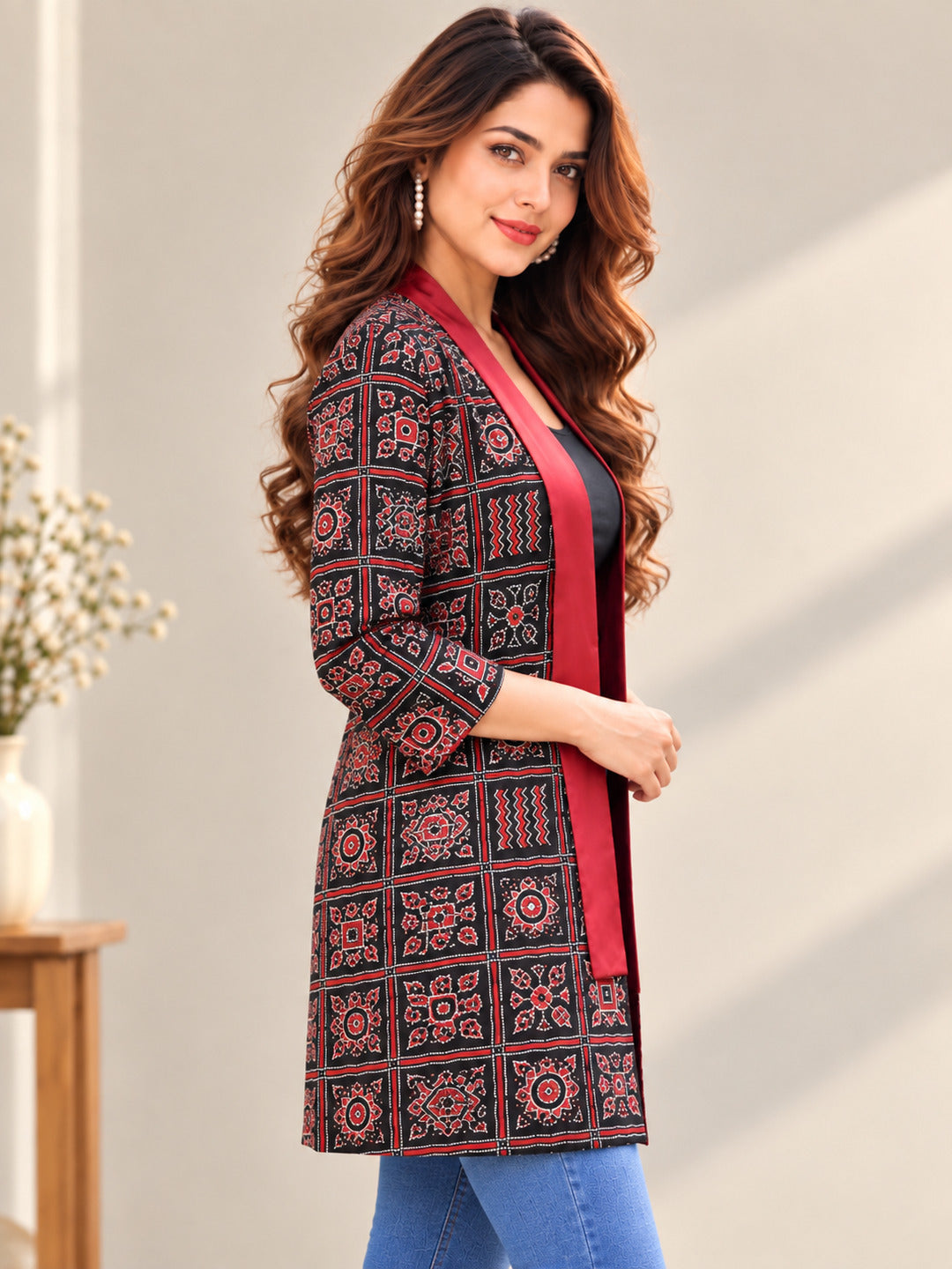 Women Black Geometric Printed Longline Shrug