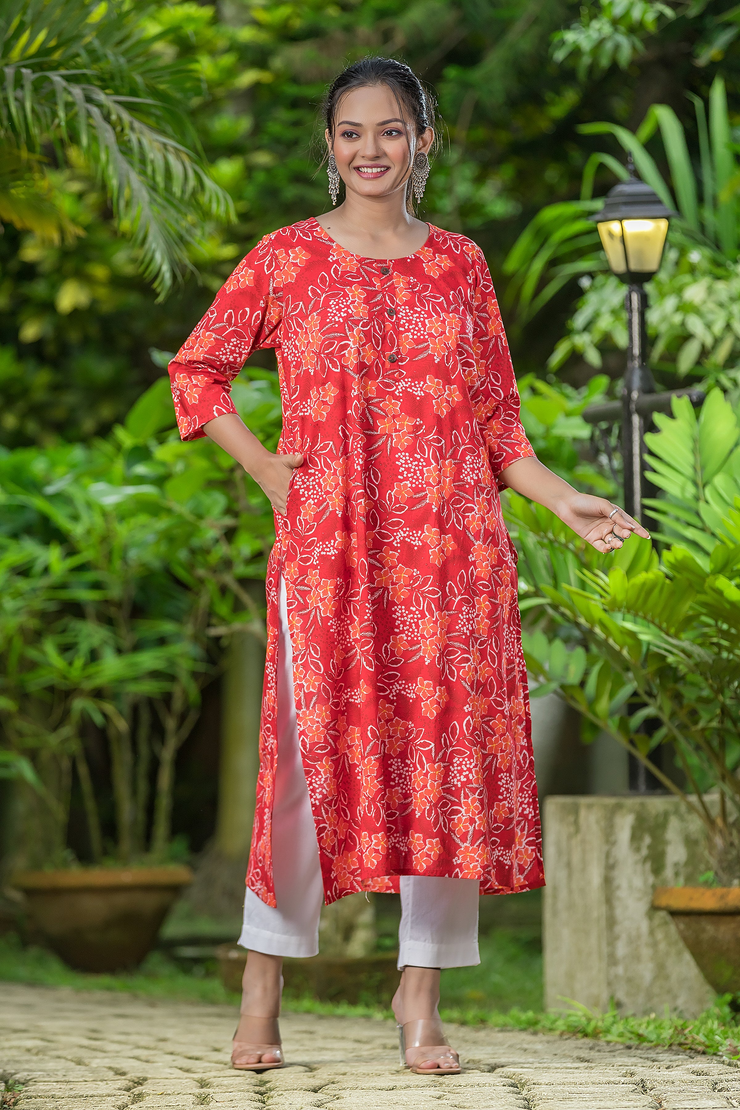 Women's Red Cotton Round Neck Kurta