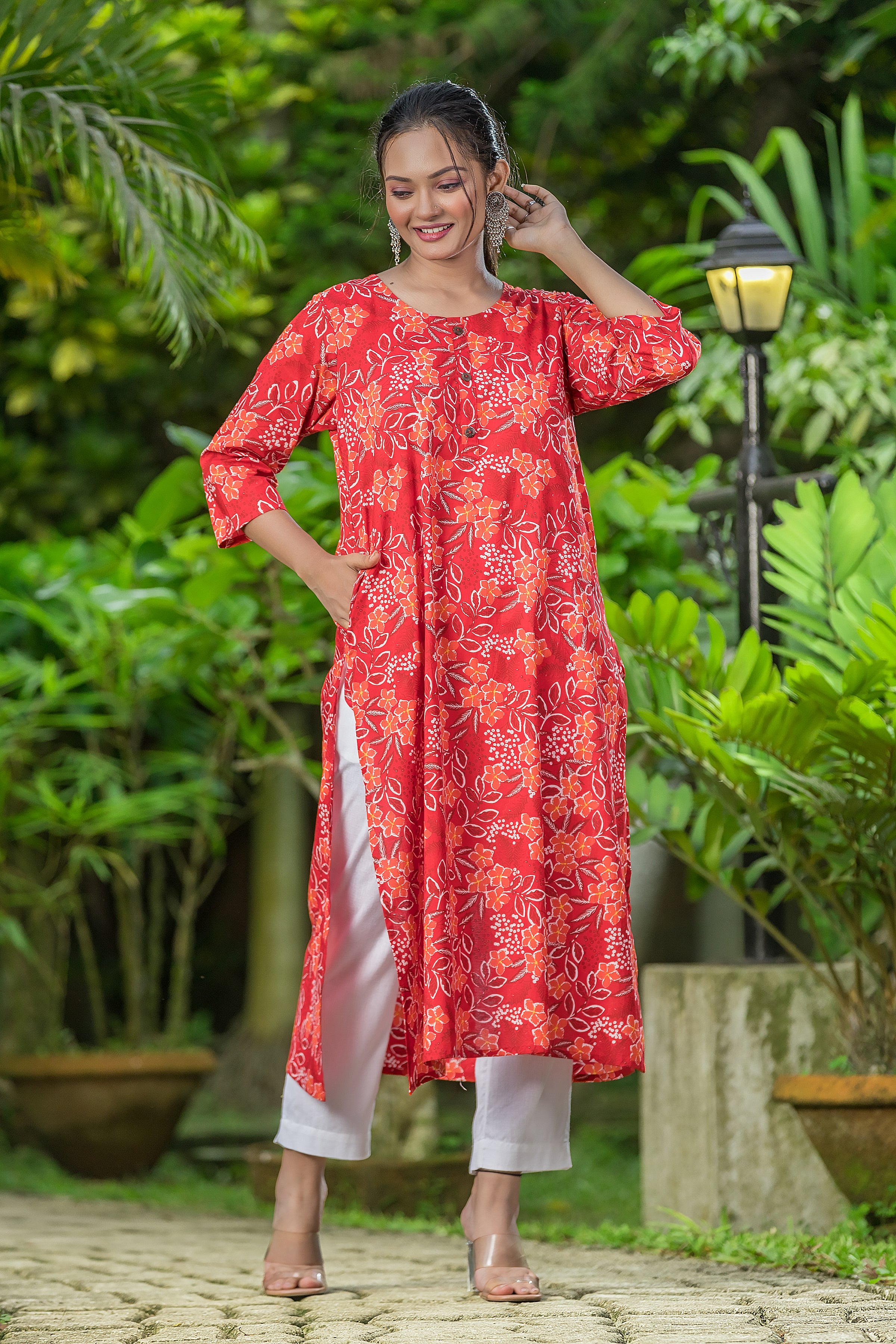 Women's Red Cotton Round Neck Kurta