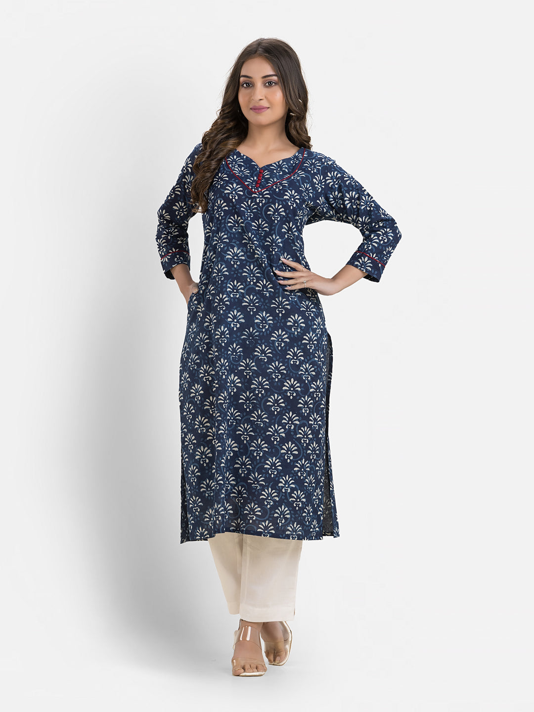 Women's Cotton Floral Motif Sweet Heart Neck Kurta